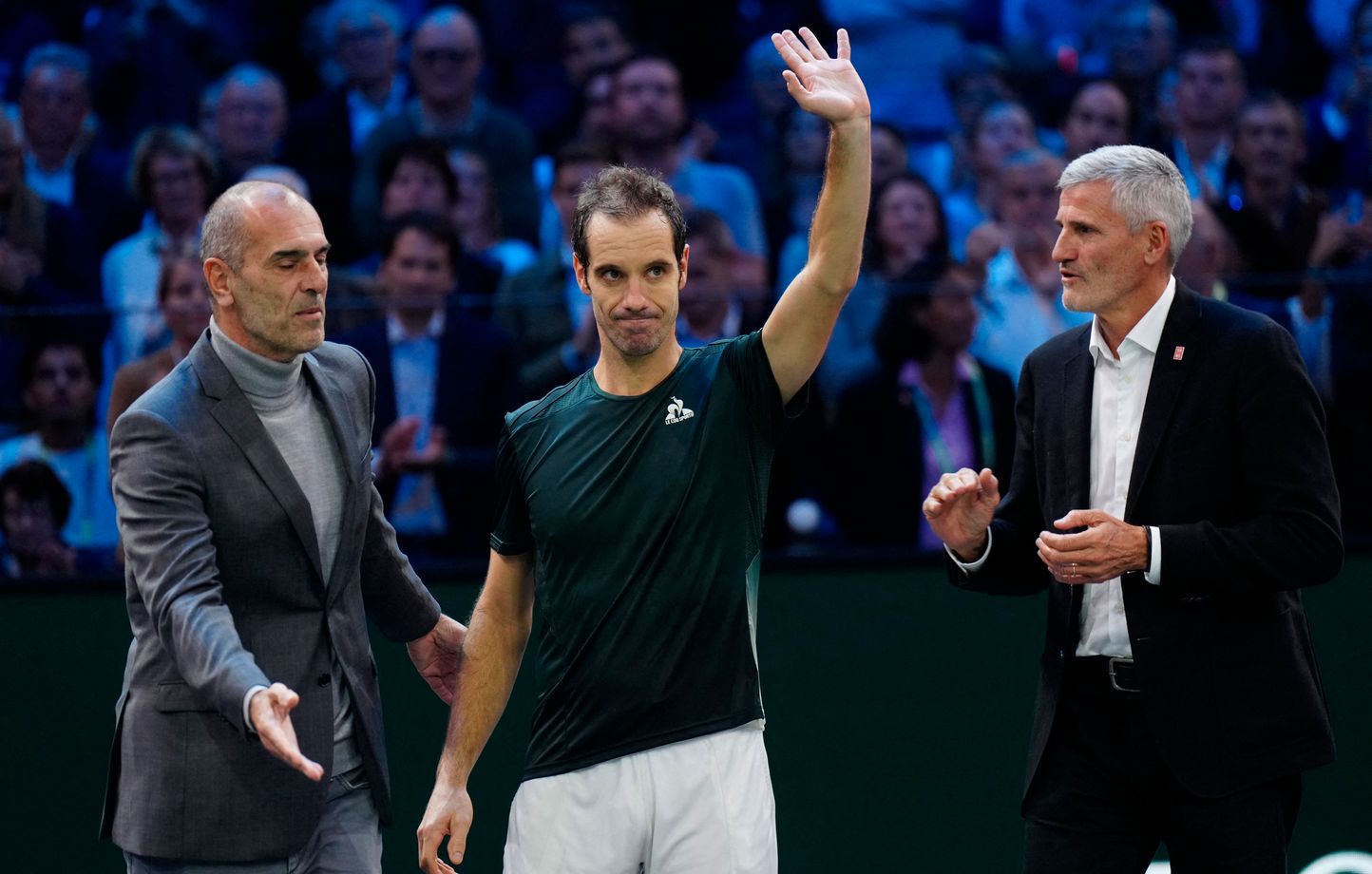 «Ça fait bizarre»… Ému aux larmes, Richard Gasquet a fait ses adieux à la salle parisienne